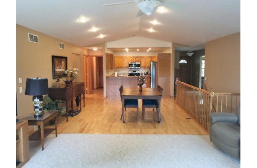 5804 Cedar Ct, McFarland, WI 53558