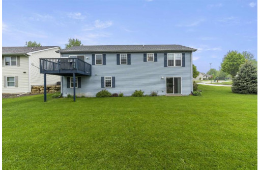 801 Brookstone Crest, Mount Horeb, WI 53572