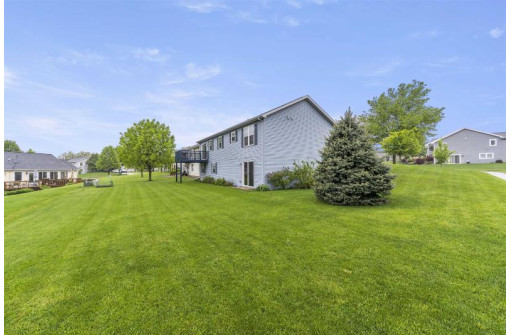 801 Brookstone Crest, Mount Horeb, WI 53572