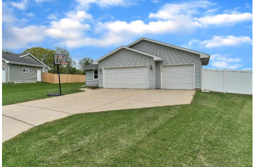 451 S Orchard St, Janesville, WI 53548