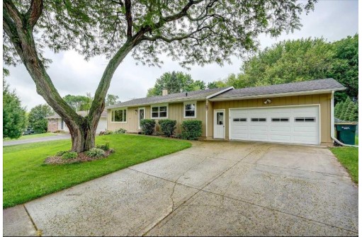 717 Willow Run St, Cottage Grove, WI 53527