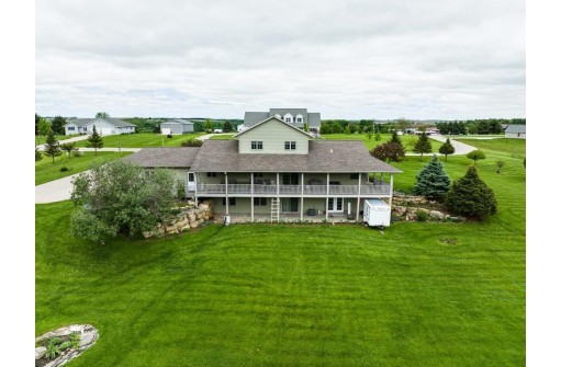 7090 Ioka Ridge Rd, Platteville, WI 53818