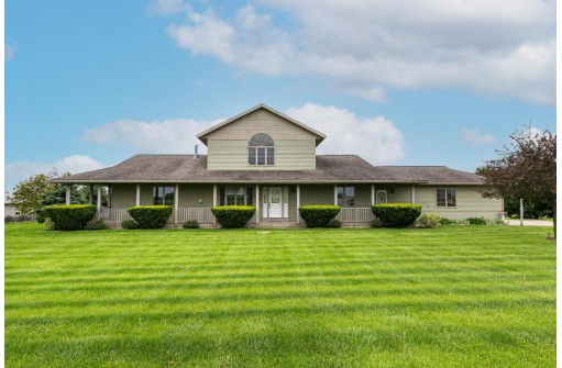 7090 Ioka Ridge Rd, Platteville, WI 53818