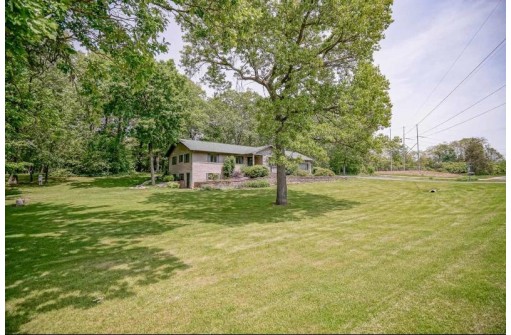 E11090 Pine Acres Dr, Baraboo, WI 53913