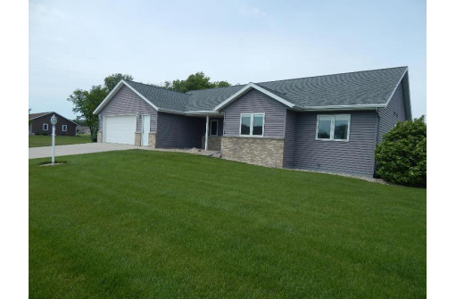 724 Edgewood Dr, Waupun, WI 53963-1041