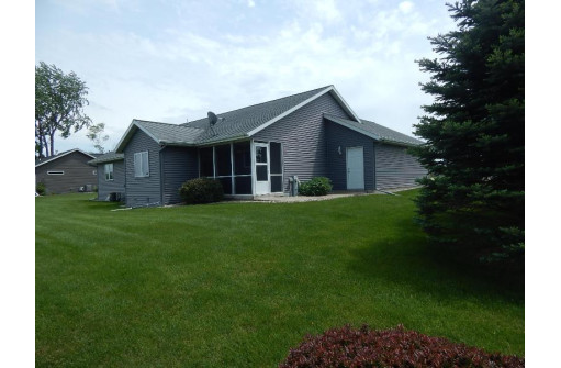 724 Edgewood Dr, Waupun, WI 53963-1041