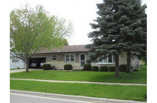 304 6th St, Waunakee, WI 53597