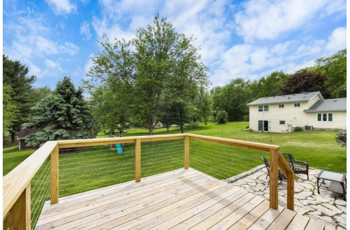 208 Holman Rd, Deerfield, WI 53531