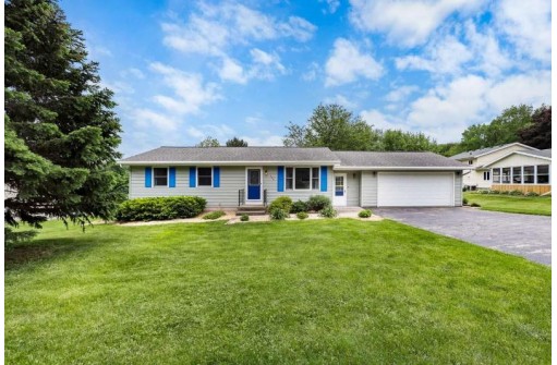 208 Holman Rd, Deerfield, WI 53531