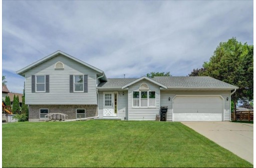 422 W Mohawk Tr, DeForest, WI 53532