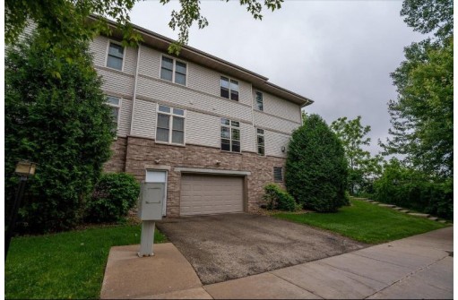 8250 Starr Grass Dr, Madison, WI 53711