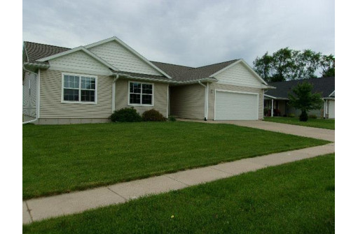 869 Fairfield Dr, Platteville, WI 53818-0000