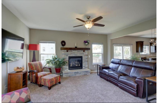 1369 Heritage Ln, Sun Prairie, WI 53590