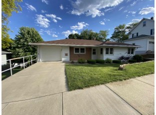 906 W Pleasant St Portage, WI 53901