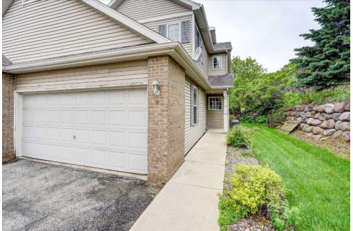 1325 Glacier Hill Dr 4, Madison, WI 53704