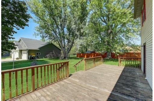 S8021 Maple Park Rd, Prairie Du Sac, WI 53578-9724