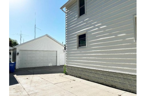 326 N 1st St, Randolph, WI 53956