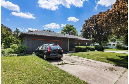 4337 Somerset Ln, Madison, WI 53711