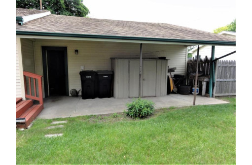 1745 Juniper St, Beloit, WI 53511