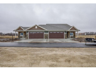 815 Vineyard Dr Cambridge, WI 53523