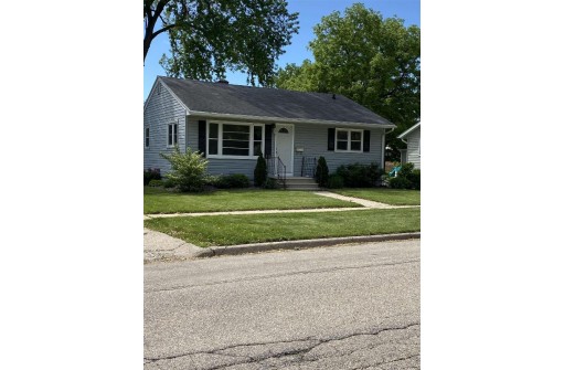 725 Caroline St, Janesville, WI 53545