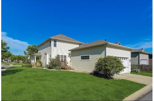 3829 Stonebridge Dr, Madison, WI 53719