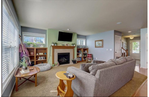 3829 Stonebridge Dr, Madison, WI 53719