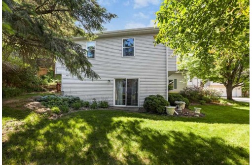 5177 Ridge Oak Dr, Madison, WI 53704