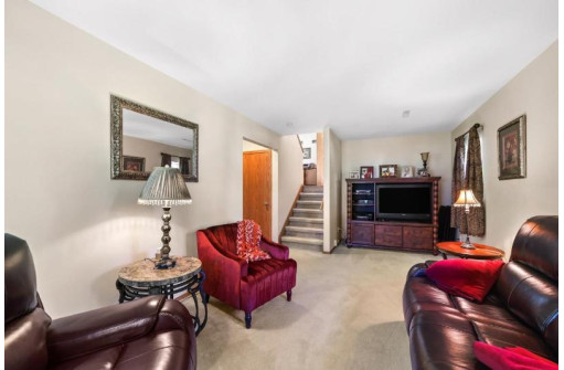 5177 Ridge Oak Dr, Madison, WI 53704