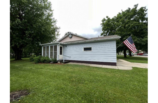 136 W Milwaukee St, Mauston, WI 53948