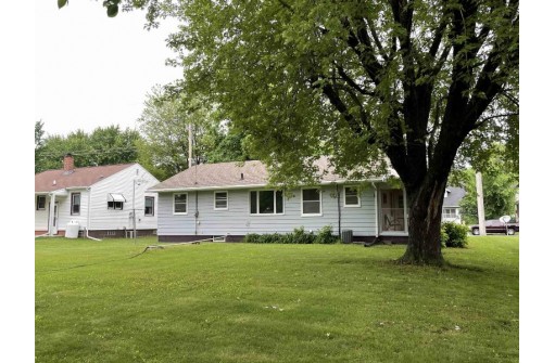 136 W Milwaukee St, Mauston, WI 53948