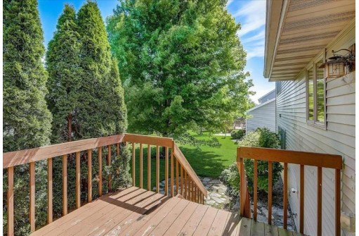 7326 Secret Bluff Dr, Madison, WI 53719