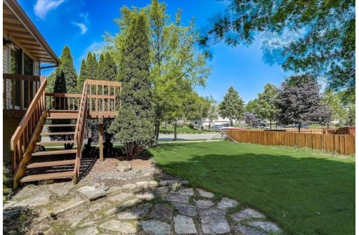 7326 Secret Bluff Dr, Madison, WI 53719