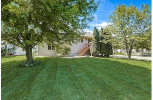 7326 Secret Bluff Dr, Madison, WI 53719