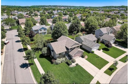 7326 Secret Bluff Dr, Madison, WI 53719