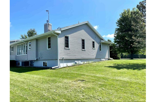 N2223 Richland Rd, Monroe, WI 53566