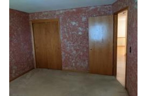 1709 Arbutus St, Janesville, WI 53546