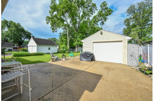 66 S Blackhawk St, Janesville, WI 53545