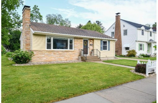 66 S Blackhawk St, Janesville, WI 53545