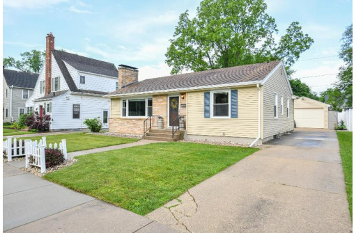 66 S Blackhawk St, Janesville, WI 53545