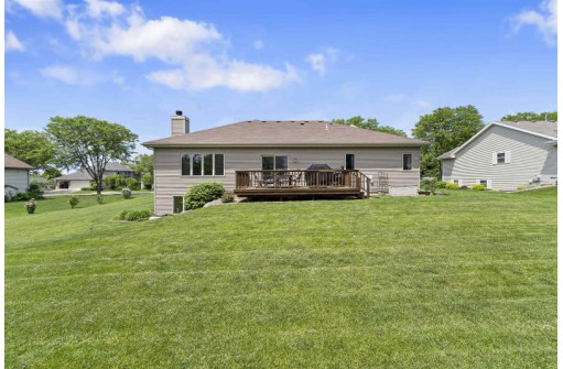 6817 Bluff Point Dr, Madison, WI 53718