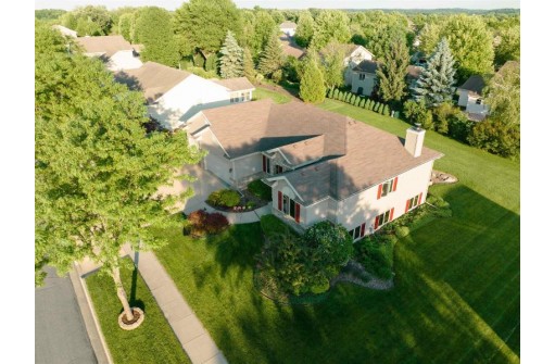 6817 Bluff Point Dr, Madison, WI 53718