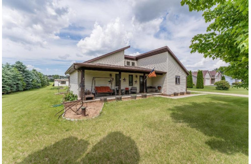 W5026 Oakland Dr, Rio, WI 53960