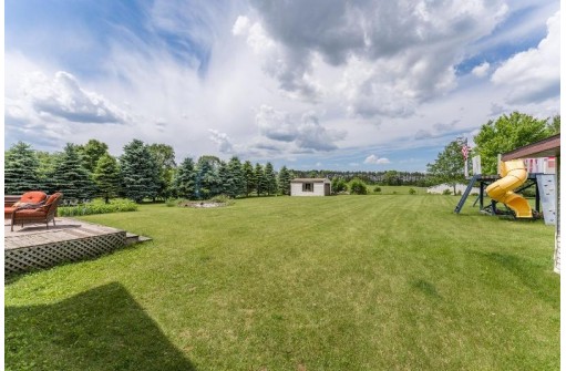 W5026 Oakland Dr, Rio, WI 53960