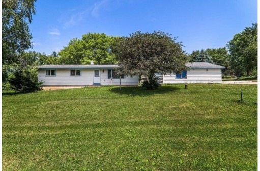 2592 Gaston Rd, Cottage Grove, WI 53527