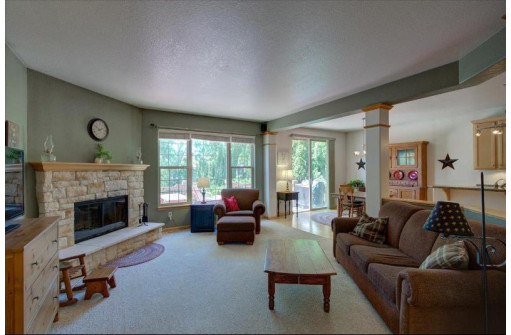 620 Chadwick Dr, Watertown, WI 53094-5907