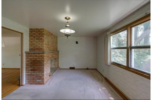 4413 Mineral Point Rd, Madison, WI 53705