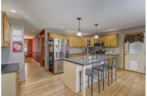 1505 Parkside Dr, Prairie Du Sac, WI 53578