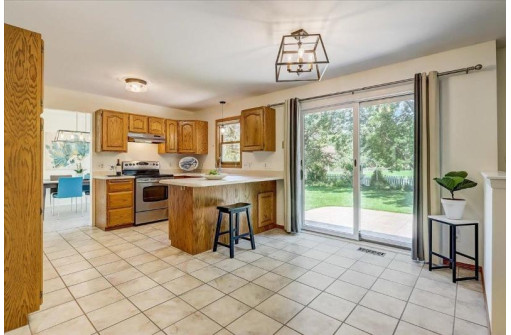 7606 Sawmill Rd, Madison, WI 53717