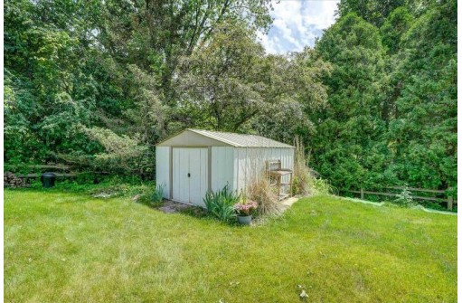 2828 Nashua Ln, Cottage Grove, WI 53527